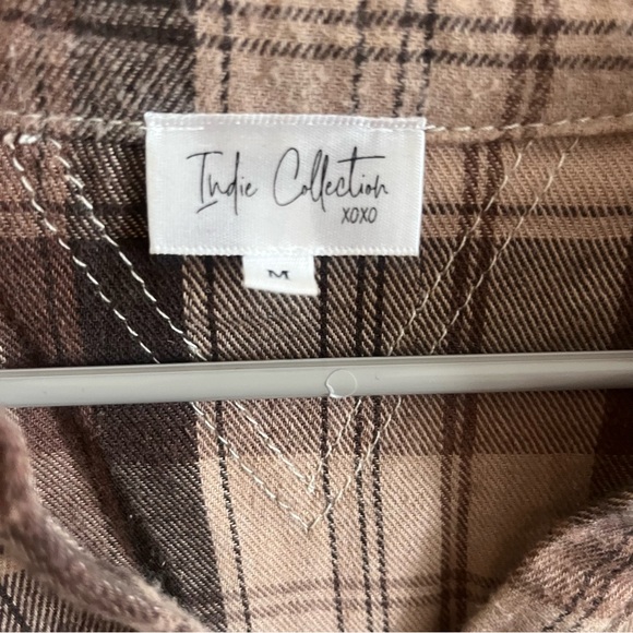 Adorable two toned flannel size medium but fits all sizes! - Picture 2 of 3